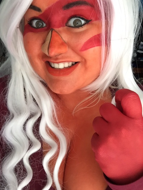 wearemalachitenowbaby:  Come on, Just say yes.~    Couldn’t stop myself from using my new body paint. Just messing around and taking pictures at home, so don’t be a spaz. I didn’t make the nose, wig or order my contacts for my final Jasper cosplay