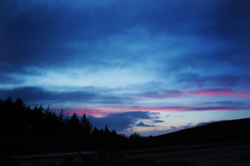 graymanphotography:taken just a few minutes apart, over Dartmoor, early this morning.