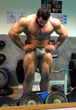 bodybuilders-are-hot:  Lorenzo Becker  Mounds of muscles, awesome looking bulge - Ideal for me!