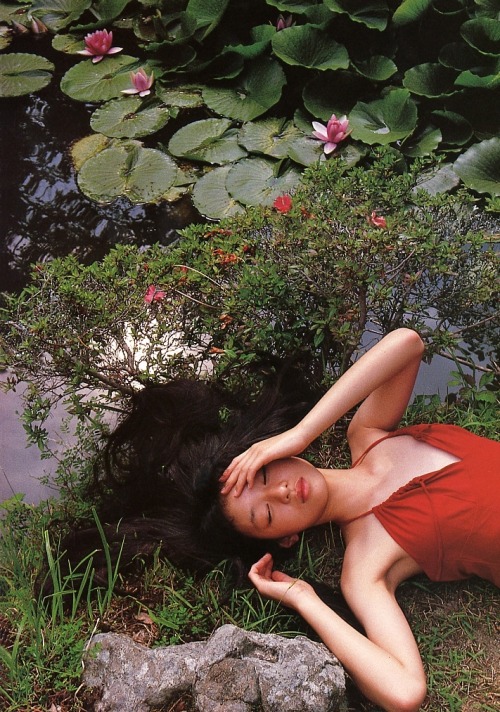 rumikokoyanagi:  Kishin Shinoyama & Chiaki Kuriyama “Shinwa Shoujo”