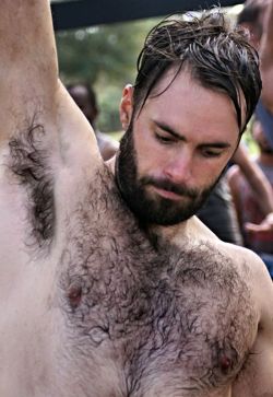 mancrushoftheday:  hairystylz:  angel-amable: