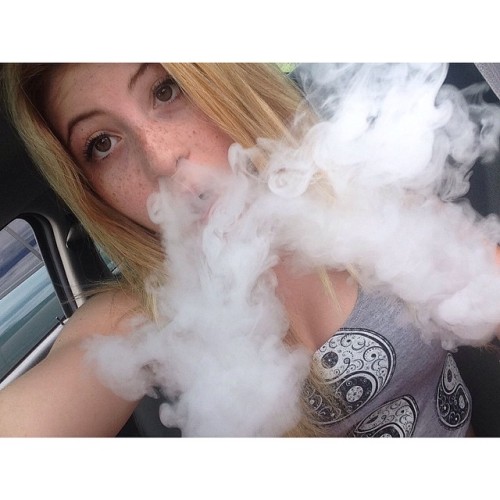 boobsandvapeandboobs:Hands down the sexiest true vaper I can say I’ve seen @Vapenbabe vapenba