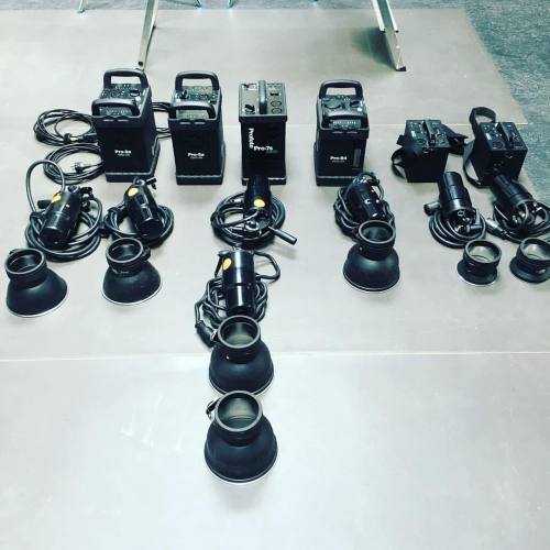 clausmorgenstern:  Gear ✔️ #werftstudio new projects coming… #Profoto To The fullest #anotherharddayattheoffice #famousbtsmagazine  (hier: Werftstudio)