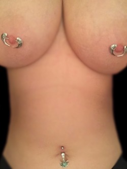 youcancallmesugar:  finally changed my body jewelry