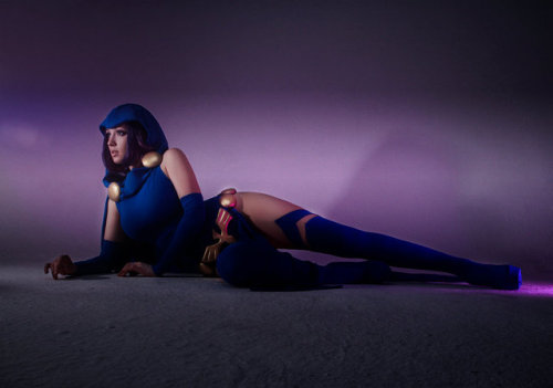 hotcosplaychicks: Raven (DC) by SmirkoO   Check out http://hotcosplaychicks.tumblr.com for more awesome cosplay  <3