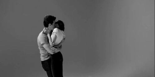 frankhly:  emmiliaelizabeth:  glcde:  cosimakneehaus: filmmaker asks 20 strangers to kiss each other for the first time. holy shite i have goosebumps. (x)  i cried  This is beautiful  wow 