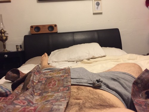 haus-hohenzollern:I must sleep 🐐
