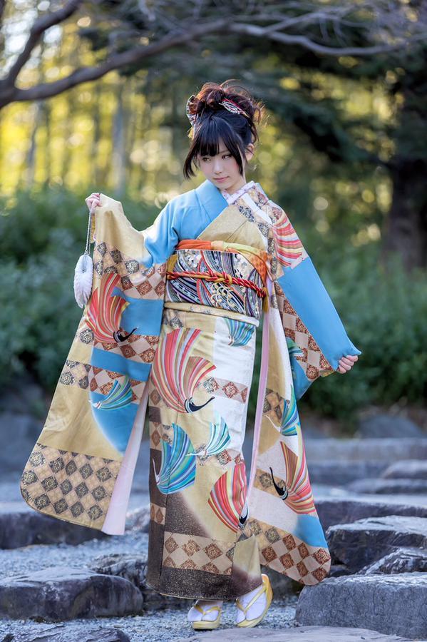 carudamon119:  えなこ@3/21ストフェス @enako_cos  そして先月で21歳になり、前より少しだけ大人になったかもしれません…？写真は去年の成人式のもの(o・v・o)