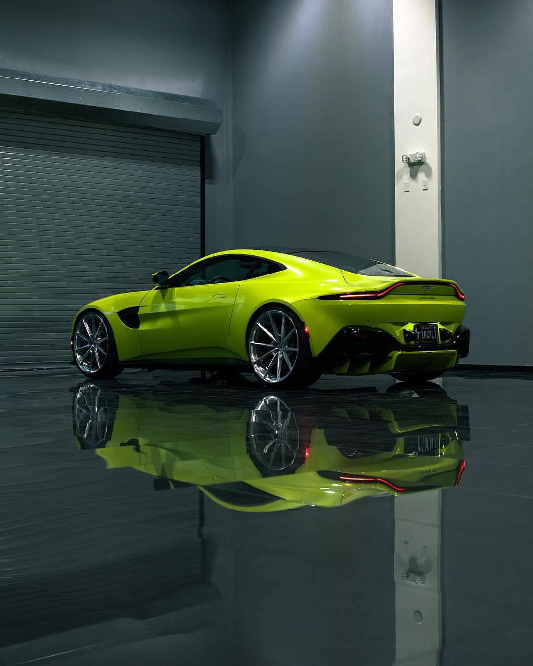 autoporn-net:  2019 Aston Martin Vantage