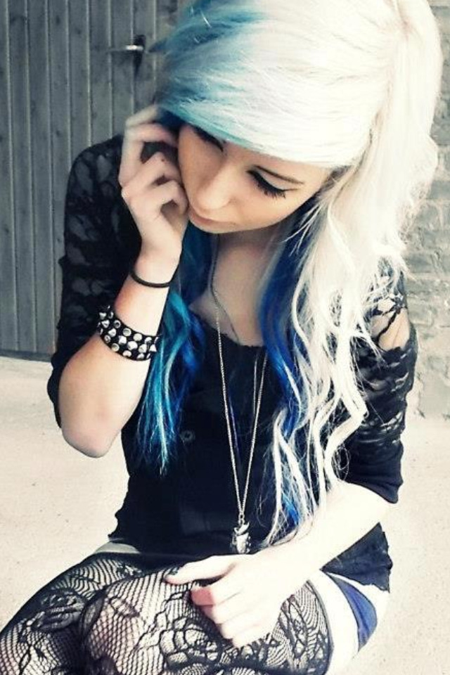 ilovegothgirls:  Hello?  http://www.tumblr.com/blog/daily-babes