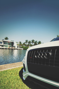 avenuesofinspiration:  Q5 in Paradise | Photographer