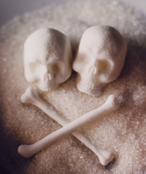 yelyahwilliams:  nevver:  Skull and Crossbones sugar cubes  Maybe these too…