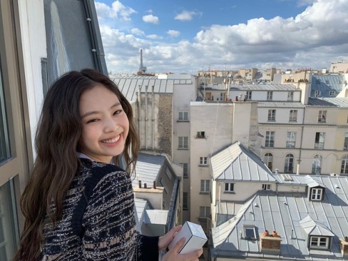 blackpinkofficial: [IG] 181005 jennierubyjane:  smile