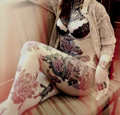 #Tattoo #TattooGirls #TattooLife #LaPrimeraLives ( Twitter: @razorpunker )…