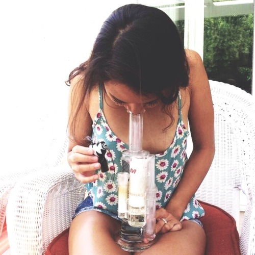 smokemeout-eatmeout:  Summer blazing👌😤 