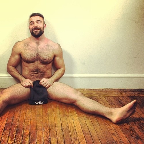 oofahpapa:  fleshbank:  One-set re-jag of DJ and exhibitionist Brian Maier. What