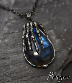sosuperawesome:  Necklaces from the PeagerFantasyWorld