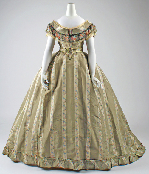  Ensemble.Date: Ca. 1865Culture: BritishMedium: Silk