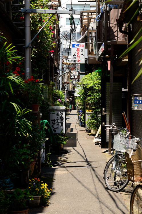 japan-overload:Alley -1 / Tsukishima Monja Street by 1800mlph