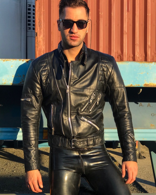 nikolas127-blog:#instalike #instaboy #instafashion #fashion #style #leatherpants #leatherjeans #leathergear  #leatherfetish #gearfetish  #fullleather #rubber #mensclothing #mensstyle #rubberpants #like4like #gym #menswear #bulge #leather #malemodel #fit