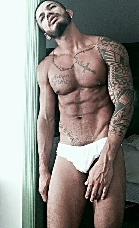 betomartinez:This is male escort In Brazil Sao Paulo Harry Lins.  I have posted him many times before and now here he is with his contact links.  Thanks Harry for sending in more hot photos and your jerk off video.  Check him out and hit him up:Beto’s