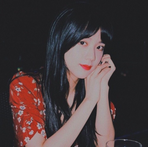 ⋆ kim jisoo + like/reblog thank u +