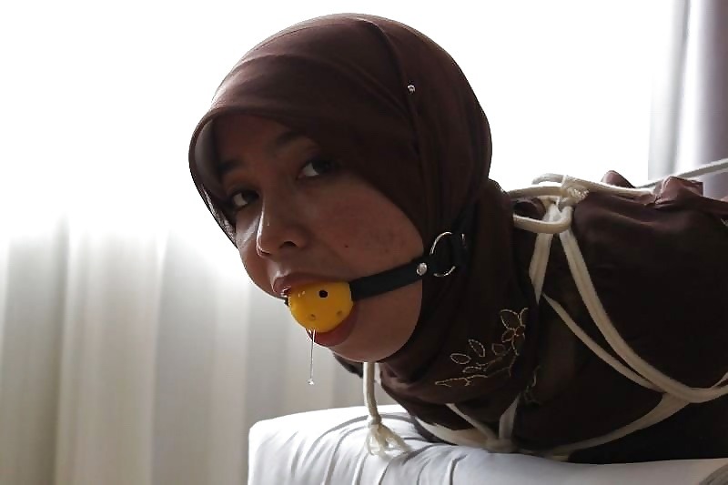 rook-takes-queen:The headscarf will hide the gag and a burka will hide the ropes