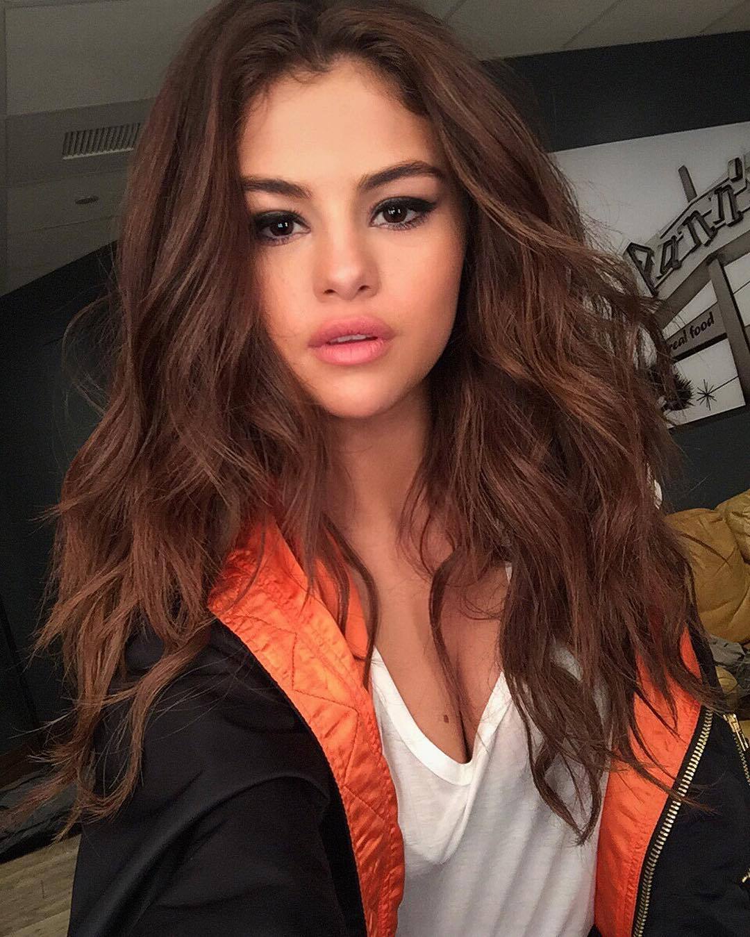 flawlessel:    Selena Gomez is unreal 