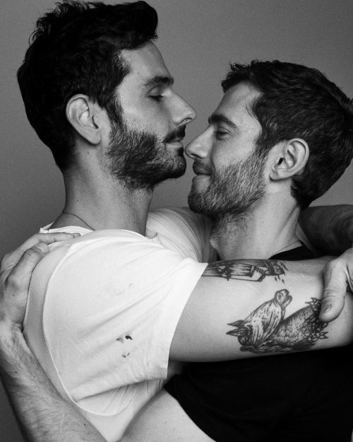 justapayneaway: After 18 years together, actor Julian Morris and artist Landon Ross publicly announc