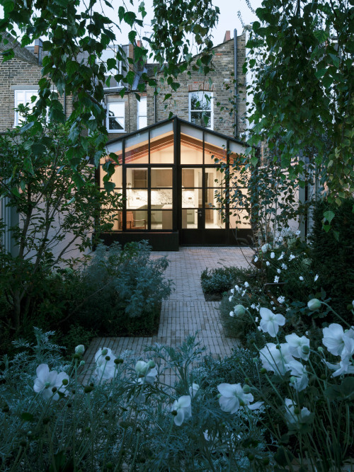 Good wood - a Japanese tea house inspired this beautiful extension in Fulham, London (just over the 