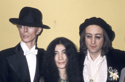 twixnmix:The Righteous Brothers, David Bowie, Yoko Ono, John Lennon, and Roberta Flack backstage at 