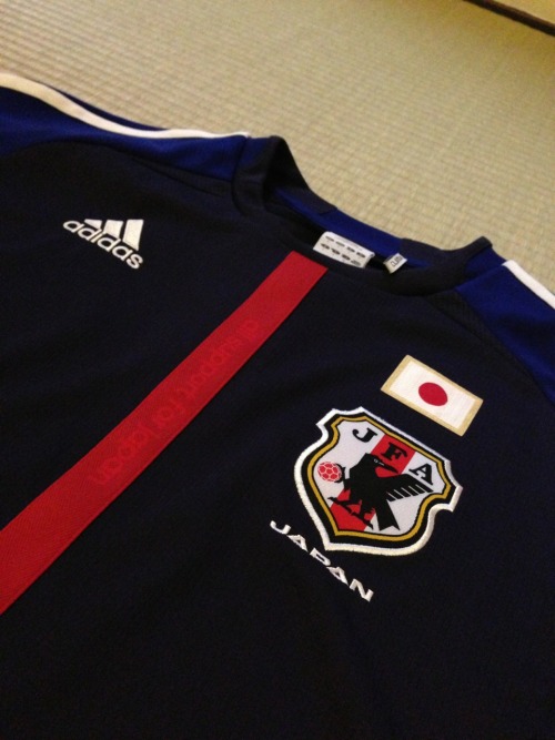 Ik kon het vandaag niet meer weerstaan. Toch maar een “samurai blue” shirt gekocht (Japa