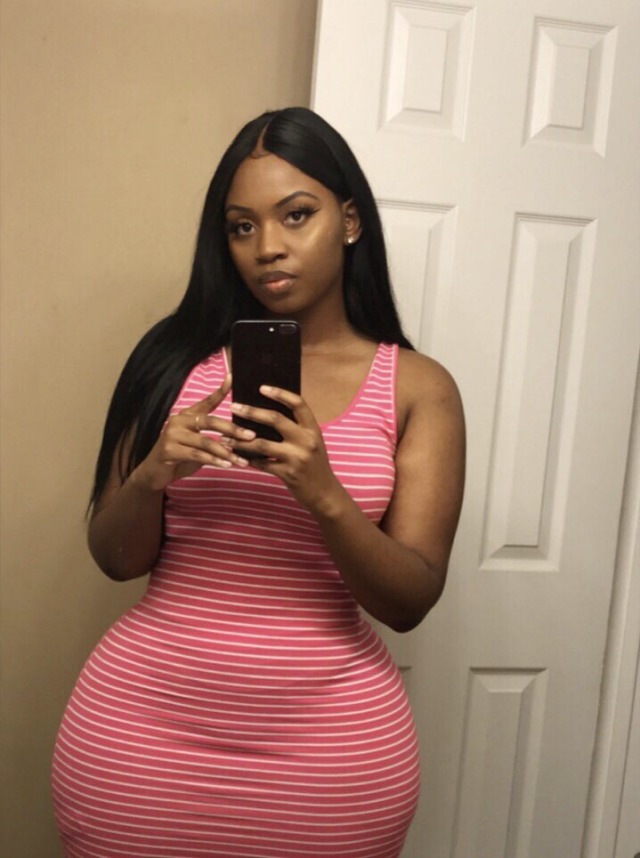 thicksexyasswomen:chevcamus:PULLING UP @thicksexyasswomen💗