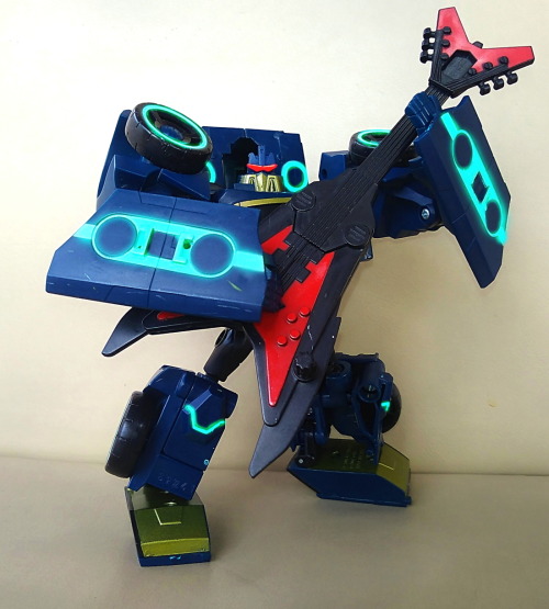aeonmagnus: Transformers Animated Soundwave and Laserbeak.