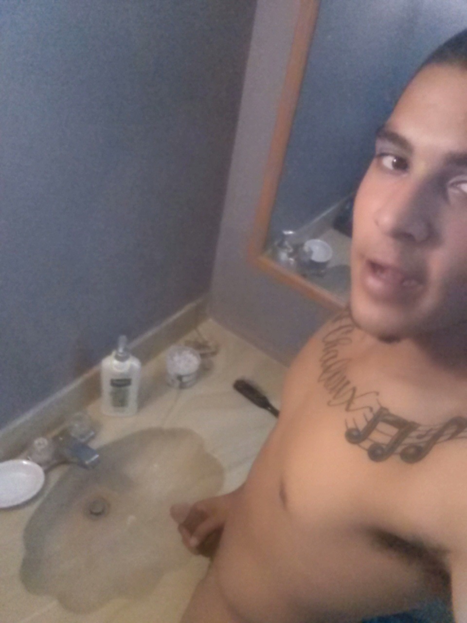 sextinguys:  collegeguykingdom:  Instagram trick…musical notes  He is such a stud!