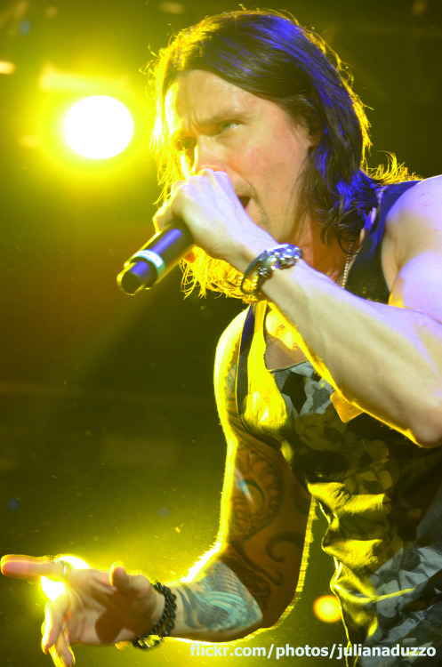 Amazing shots of Myles Kennedy with Slash & The Conspirators in Porto Alegre, Brazil, yesterday.