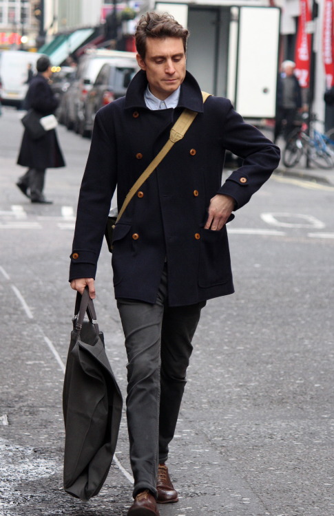 Always on the go. London Street Style Fashion... | Hommism