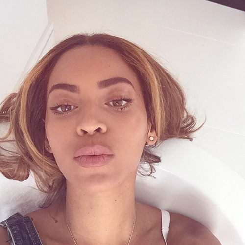 Porn Pics beyoncelegion:   Beyoncé’s 2015 selfies.