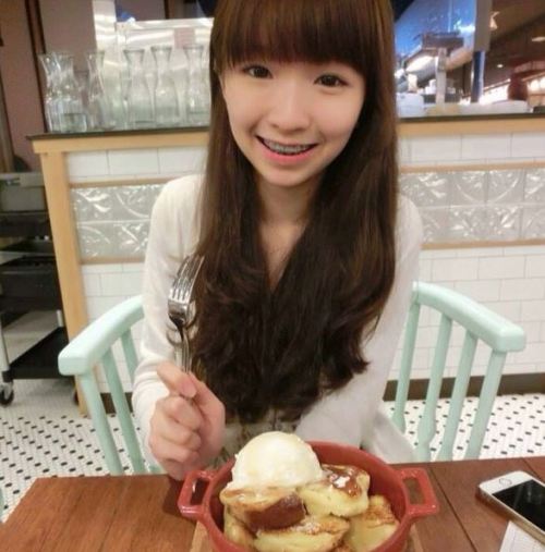 myfapfapcollection: Cute girl with bracer! Part 2Instagram: @ohyeahhuilii