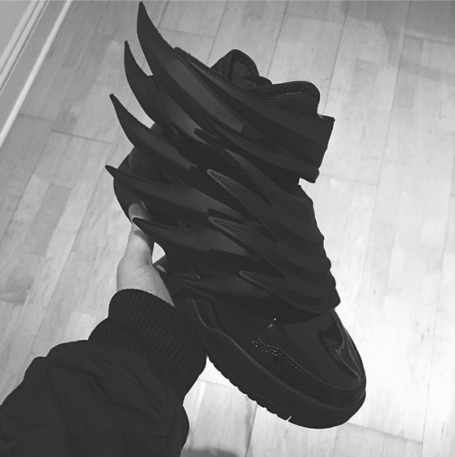 backtobeastmode:  innerbear:  chesterlepanda:  wetheurban:  FIRST LOOK: Jeremy Scott x adidas Originals “Dark Knight” Stunning. Known for thinking out of the box, Jeremy Scott looks to have cooked up a successor to his popular Wings design for adidas.