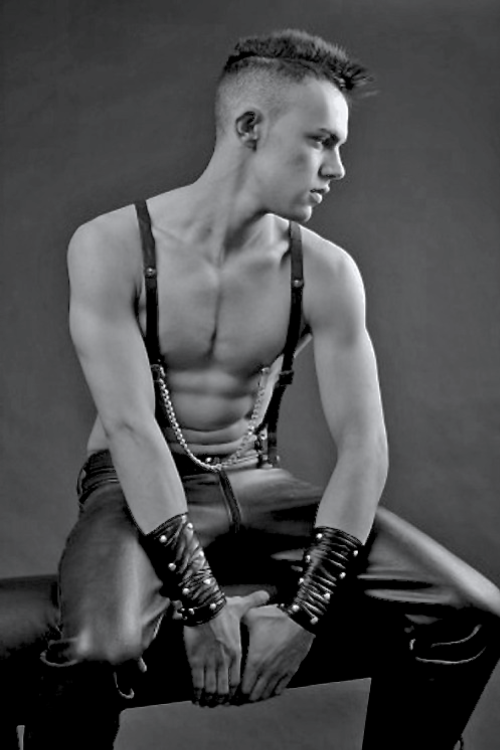 hunks-in-latex: Pound a tight warm man hole: http://bit.ly/2FtKyVS