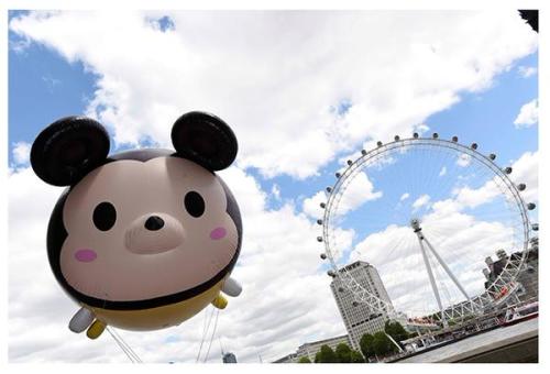 boobsmcbalrog:  lollipopmonsterattack:  Disney Tsum Tsums take to the skies in London parade.I NEED THEM TO FLY TO MY ROOM.  Excuse you. These are too adorable.