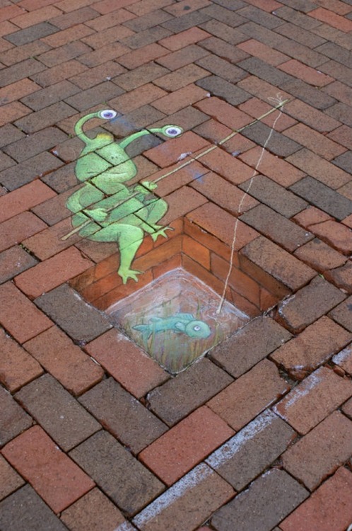 alepolli:  quietcharms:   whutetdew:  cherrispryte:  penguinperversion:  mlloydart:  Chalk Art by David Zinn  I love this.  The world is in need of more beautiful weirdness like this.  so cute  this is most awesome   =)))