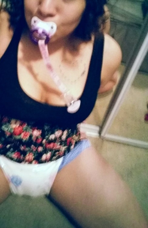 daddeeslilkitten:  Fun wif my new diapers :) 