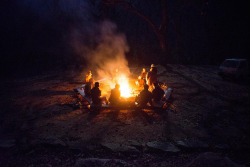 bonjour-ka:  Bonfire and hexagon by Matutino.