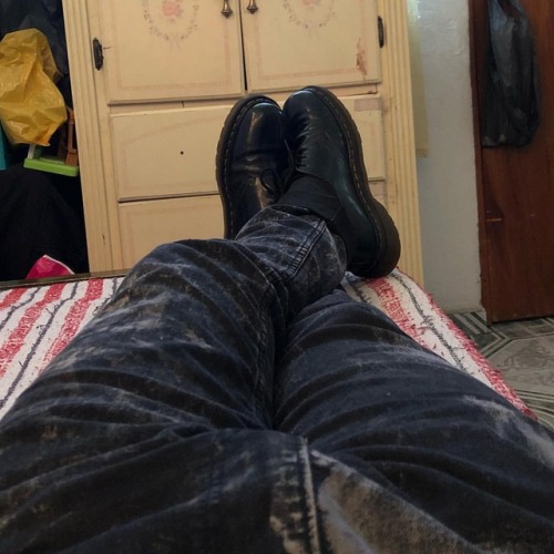 Chill time! #drmartens #sunday #chilli #dayoff #cloudyday...