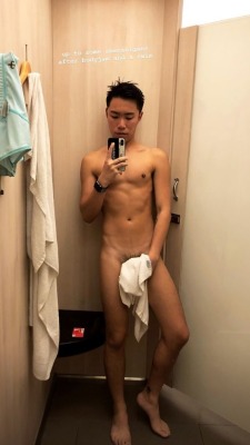 shavedarmpitsareyummy: iamccbbct:   https://www.instagram.com/ezrakhal   Check out my site of videos | 看看我的影片收集网站     Nice dick  