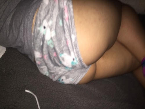 shojosage: Relaxing in bed Dd/lg booty
