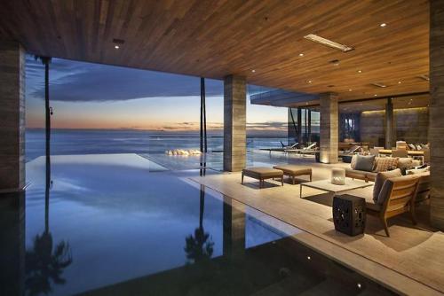 rascallyroomraiders: Outdoor patio and infinity pool leading straight out to the Pacific Ocean | Lag