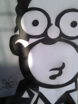 the-freak-circus:  stencil de homero simpsons.. hace mucho que no hacia uno XD